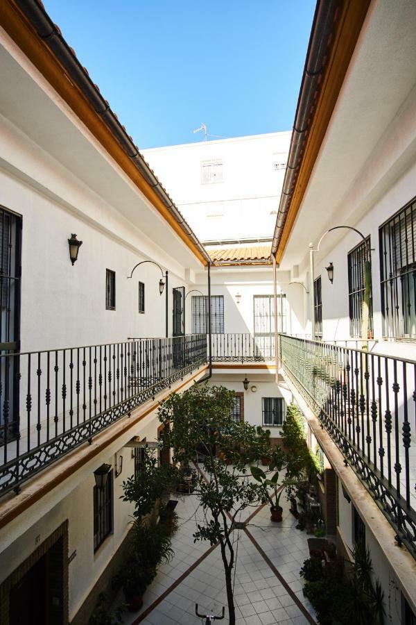 Escoberos Courtyard Duplex By Valcambre Apartment Seville Exterior photo